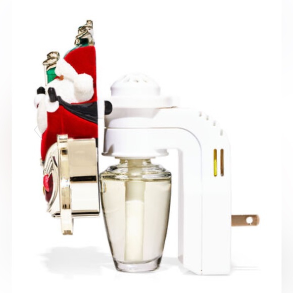 Bath & Body Works Santa Sleigh Projector Nightlight Wallflowers Fragrance Plug - Picture 3 of 3